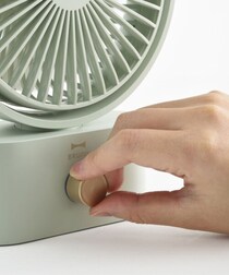 「他のものよりも涼しく感じます」　ブルーノの“首振り卓上ファン”がこの夏どこでも活躍！　「リピート買い」「カウンターキッチンやキャンプで使ってます」