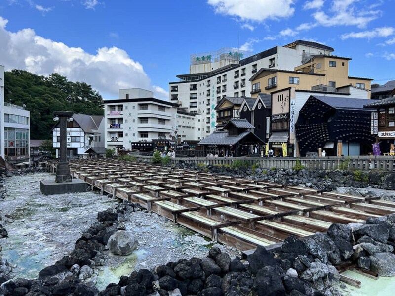 【60代以上に聞いた】買ってきてほしい「草津温泉のお土産」ランキング！　2位は「湯もみプリン（草津温泉プリン）」、1位は？