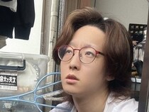 ←イベントの朝　イベント中→　大変身系コスプレイヤーの“別人級ビフォーアフター”に「もはや魔法」「最高だぜ」