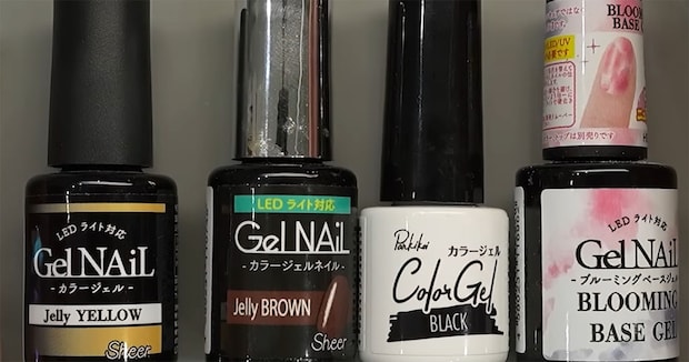 100均のジェルネイル→プロが丁寧に重ねていくと…… 「おお、新しい!」「秋にはやりたい」「これにします」