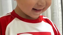 「通なセンス！」　3歳次男が自ら“しまむらで選んだ服”が……二度見必至なコーディネートに「いい感じに昭和感」「えもかわいい」