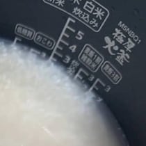 炊飯のため、お米を釜に入れて3分後……　「恐ろしい」思わず頭を抱える光景に「私だけじゃなかった」