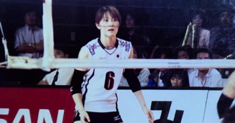 元女子日本代表の「アイドル選手」、高身長な“14歳息子”に驚きの声　ママ譲りの端正な顔立ちに「イケメンすぎ！」「180センチとは驚き」