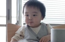 9カ月赤ちゃんにママが離乳食をあげると……「う、羨ましい……！！」　満点のリアクションに「CMかと思った！」「守りたいこの笑顔」