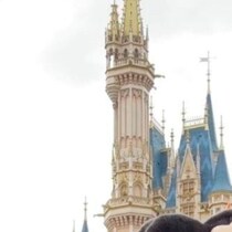 83歳じいじ＆孫娘が人生初ディズニーで……　まさかの格好に「涙出てきた」「こういうの憧れる」と376万再生