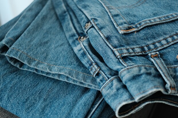 【40～50代の女性が選ぶ】父親にはいてほしい「ジーンズブランド」ランキング！　2位は「エドウイン（EDWIN）」、1位は？