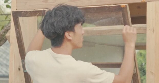 田舎の古民家に移住した27歳男性、廃材だけで小屋を作っていくと……　完成に「最高に気持ちがいい」