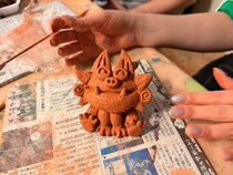 カップルが沖縄でシーサー作り→完成した2人の“作品の比較”に31万いいね「彼氏のwww」「個性大爆発」「彼女のはお手本のよう……！」と反響