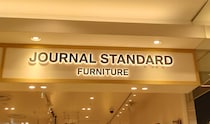 「2個目購入です」　JOURNAL STANDARD（ジャーナルスタンダード）の“990円バッグ”が大人気　「大荷物でもおしゃれ」「買い物や雨の日のジム通いに重宝します」