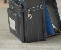 夏休み最終日、小3息子のランドセルをのぞくと……　母絶句“まさかの中身”に「笑うしかない」「これは地獄」