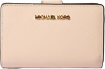 「一目惚れしました」マイケルコースの“シンプルな財布”が人気！　「シンプルなデザイン」「お値段以上」