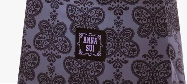 「落ち着いた色合いで高級感ある」　アナスイの“エコバッグ”が人気！　「マチがしっかりあるからたくさん入りそう」「絶対ほかにはないデザイン」