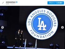 大谷翔平と妻・真美子さん“家族ショット”に210万いいね　「素敵な1枚」「幸せな家族写真！」