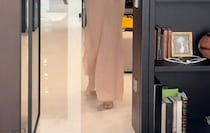 娘「歳をとるのは怖くない、だってうちの母は……」52歳母の姿が驚きの340万再生　「いや32歳だよ！」「やばすぎる遺伝子」【海外】