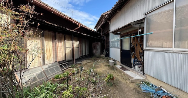 祖母から受け継いだ“ボロボロの空き家”→孫世帯が住むためリノベしたら…… 見違える空間に「す、すごすぎる」