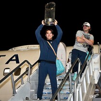 「これまでで一番ヤバいアイテム」　ドジャース山本由伸が着た“ナイキのジャケット”に注目殺到「間違いない」「めっちゃほしい」