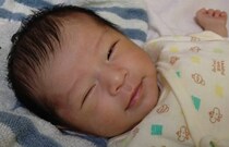 ウインクする赤ちゃん→12年後にはまさかの……　とんでもない成長に「ひゃーイケメン」「ずっと全盛期ですね」「まってください」