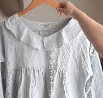刺しゅう作家がシンプルなブラウスを青い糸でいろどると……「きゃー　ステキ～」　完成品とおそろいアイテムに反響「全部キャワ！イイ！！」