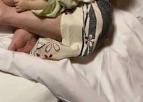 ママが赤ちゃんの子守をじいじに任せ、お風呂から戻ってくると……「わーーー」　驚きの光景が260万再生「DNAって凄い」