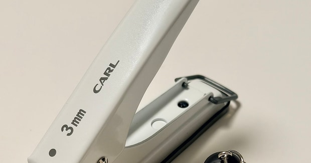 3ミリの穴開けパンチ→チューブにあてて……「この手があったか！」　930万表示の“驚きの使用法”に「天才じゃん!!」「エジソンの領域」