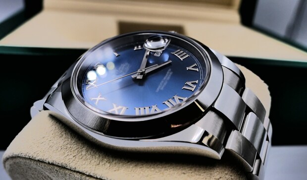 【主婦が選ぶ】プレゼントしてほしい「腕時計ブランド」人気ランキング！　2位は「BVLGARI（ブルガリ）」、1位は？