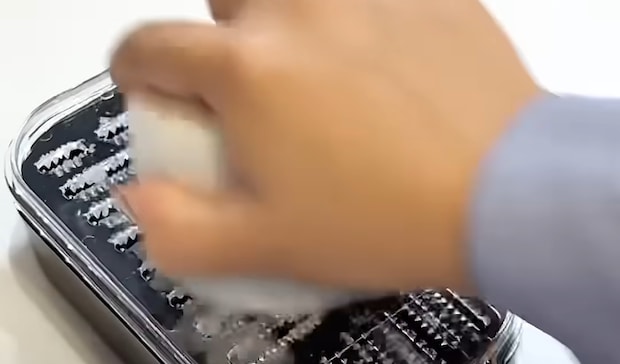 「こうやってすりおろしてる人損してます」大根の“皮”を残すだけ、知らなきゃ損な裏ワザに「びっくり」「なるほど」