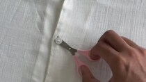 シャツのボタンを全部外して、刺しゅう糸で付け直すと……「わぁ」　1340万再生の“華やかな仕上がり”に「すてきなアップグレード」【海外】