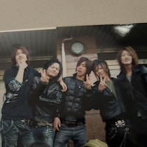 平成アイドル顔負け“イケイケの男子5人”→17年後……　同じポーズで撮影した現在の姿に「え？あれ？」「惚れる」