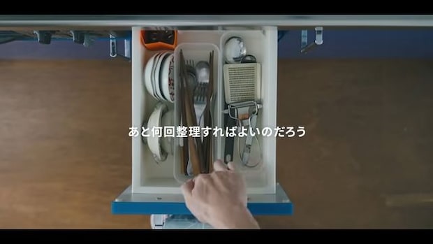 キッチンの引き出し収納がごちゃつく→デザイナーが解決すると……　見事なDIYに「さすが」「参考にします」