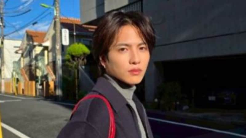 人気俳優、プライベートショットが衝撃　まさかの場所に「気づかれないの??」「すごっ！」の声