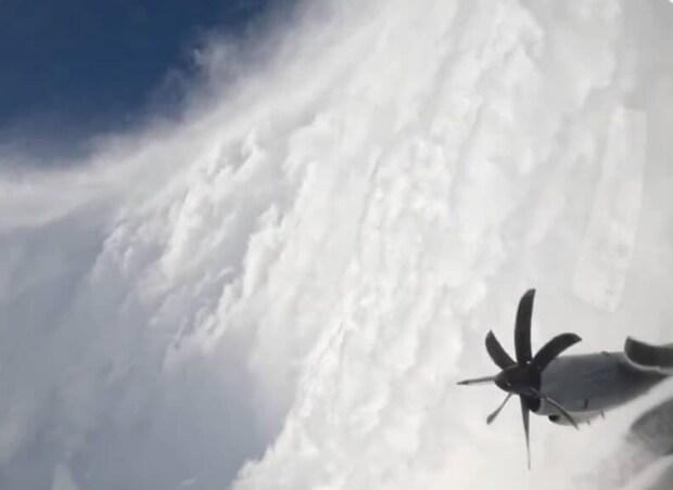 閲覧回数400万回超え　ハリケーン「メリッサ」へ突入、中心部を捉えた調査員に驚きと称賛の声【海外】