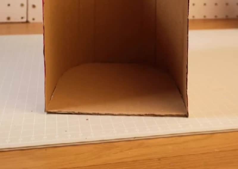 段ボールと粘土で“ディズニーの名シーン”を完全再現したら……「うわあああぁ!」 驚がくの完成度に目が点【海外】