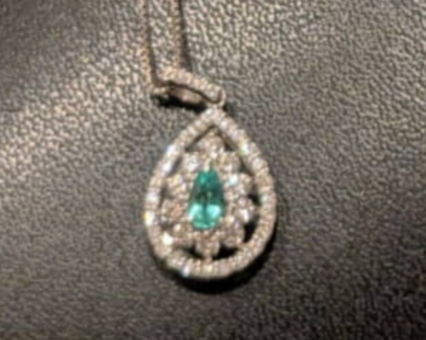 7歳娘、ママと自分のネックレスを見比べると…… 放った“衝撃の一言”が「ナイフより刺さる」「貴族なんよ」と455万表示