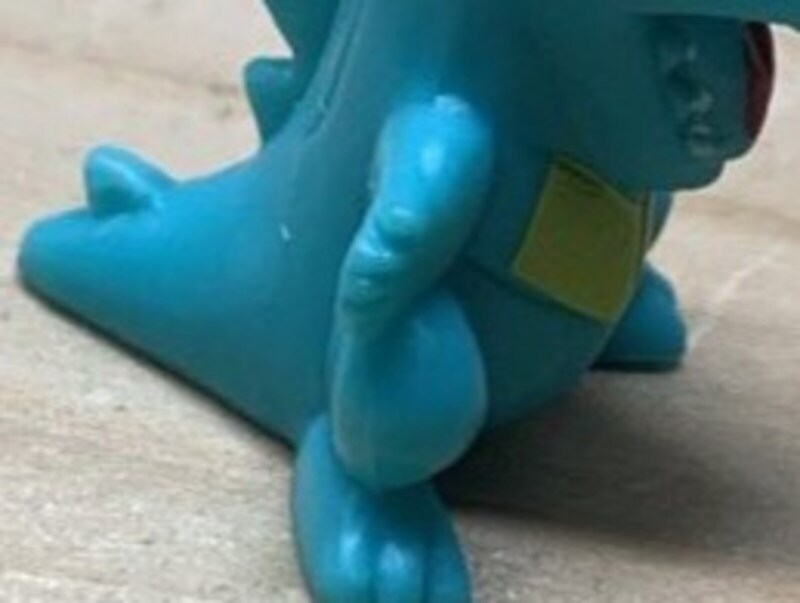 昔UFOキャッチャーで取ったポケモン「ワニノコ」→顔をよく見ると…… 「こんなんもらったら泣く」“明らかに何かが違う”姿に「そんな訳ない」