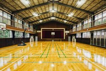 男性が5000万円で母校を購入→2年後……　まさかの姿に「すごい！！！」「えー！！めちゃめちゃいいですね！！」