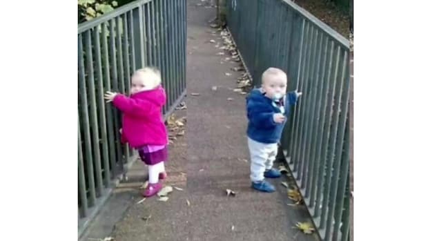 男女の双子の赤ちゃん、シングルマザーが同じ場所で写真を撮り続け…… “15年後の姿”が680万再生「泣いちゃった」「すてき」【海外】