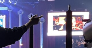 「俺の知ってる見切れ席じゃない」　推しのライブで席につくと……　“予想外すぎる光景”が1200万表示　「職業体験で草」