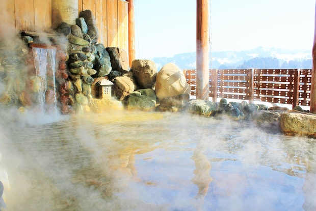 「温泉宿・ホテル総選挙2025」ランキング！　美肌部門の2位は「笹倉温泉 龍雲荘」、1位は？