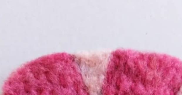 娘に「コレ嫌!」と言われたブローチ→ママが作った“まさかの刺しゅう作品”に「昭和の理科室かよww」「震えが止まりません」