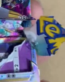 ビリビリに破いたポケカを樹脂で固めると……　「買えるのなら買いたい！」「アイデアが素晴らしい」独創的な作品に称賛