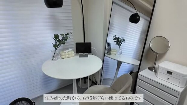 6畳1K、物が多いのにスッキリ見える……! 工夫して暮らした築30年のお部屋に「スタイリッシュで素敵」「ただただ尊敬」