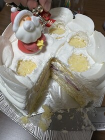 「親になるということ」　子どもにおいしいところを食べ尽くされた“クリスマスケーキ”に共感の声　「ついついあげちゃうやつ」