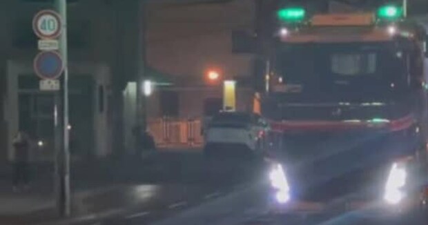 深夜の道路、突如現れた“まさかの巨大な物体”は……　「死ぬまでに一度は見てみたい」「目の前で見たら感動する」