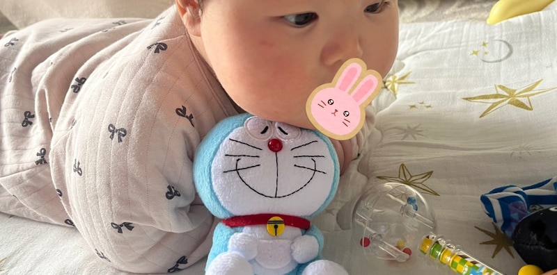 ママ「すごい頭だねえ…」→4カ月赤ちゃんの髪を見てみると……　まさかの光景に「なんでそうなった？」「今まで見た中でダントツ」