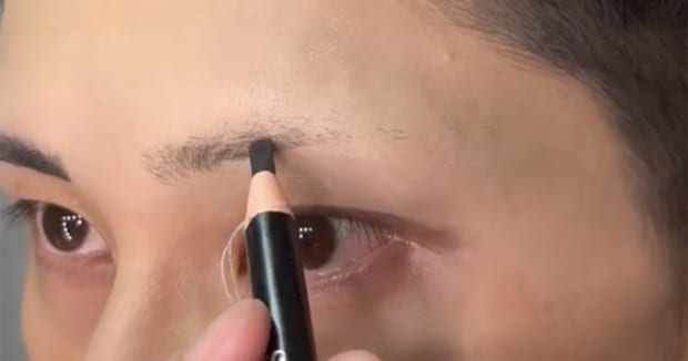 眉が薄い“不器用”な男性→自分でメイクしたら……「毎日メイクしてる私より超絶上手いのですが」　“衝撃の仕上がり”が260万再生