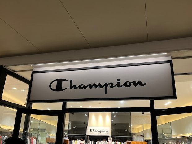 「2色買いました！」　Champion（チャンピオン）の“ロゴスウェット”が好評「ダボッと着たい女子お勧め」「かなりコスパいい」【先行セール実施中！】