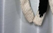 猫好きが全力で編んだマフラーが「三毛猫柄、じゃなくて 三毛猫」と大反響　「ぎょえー！！！」