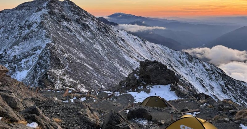 彼氏と登山→山頂に着いたら……「キャーッ」　待ち受けていた“まさかの展開”に「最高の場所で、最高の瞬間」