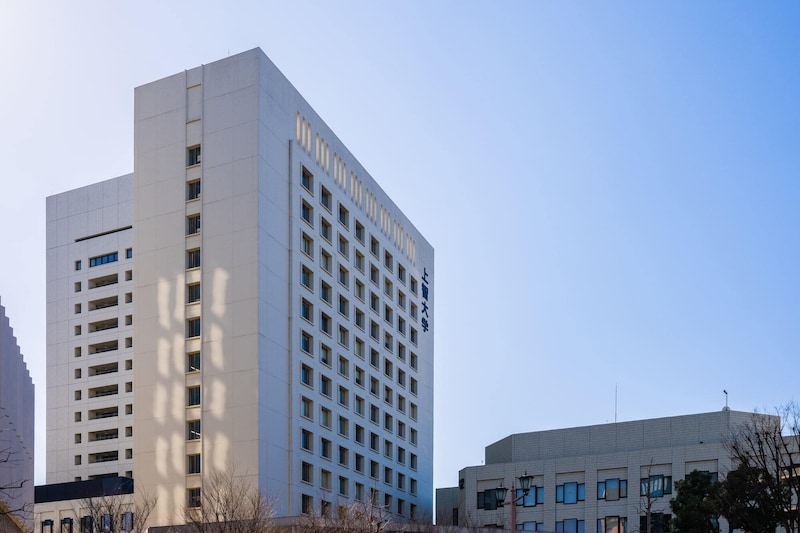 【30代以下に聞いた】オシャレな学生が多そうな「東京の私立大学」ランキング！　2位は「青山学院大学」、1位は？