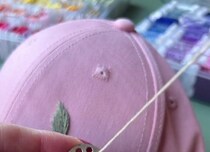 「えっ、そうなるの!?」手縫いで仕上げるはずの刺しゅう→プロが取り出したのは……　驚きのアイデアに「発想が天才」「信じて見てよかった」